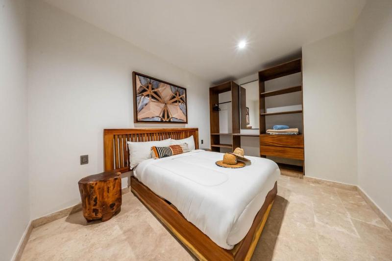 2 BR with Direct Walk-out to Pool Sauna and Gym - image 25