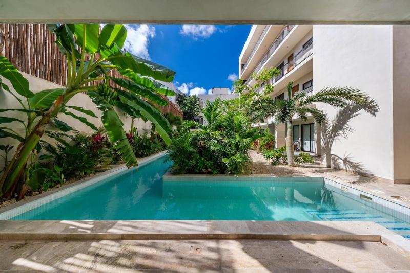 2 BR with Direct Walk-out to Pool Sauna and Gym - image 24