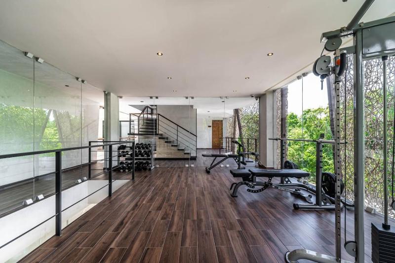 2 BR with Direct Walk-out to Pool Sauna and Gym - image 31