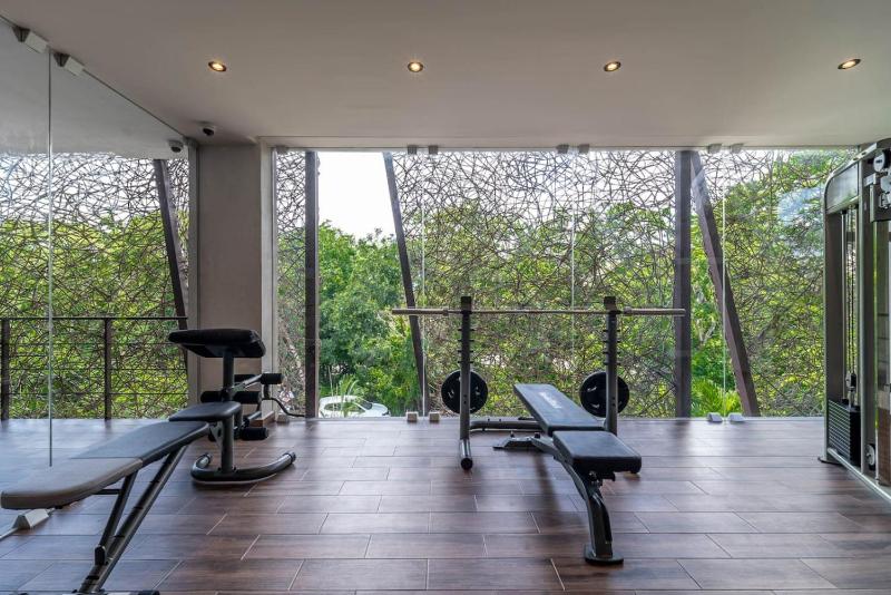 2 BR with Direct Walk-out to Pool Sauna and Gym - image 39