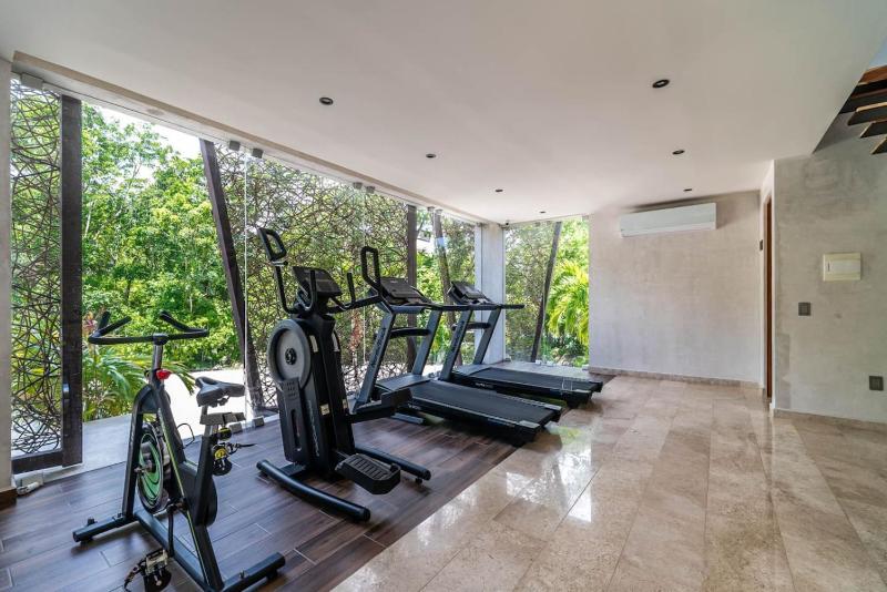 2 BR with Direct Walk-out to Pool Sauna and Gym - image 29