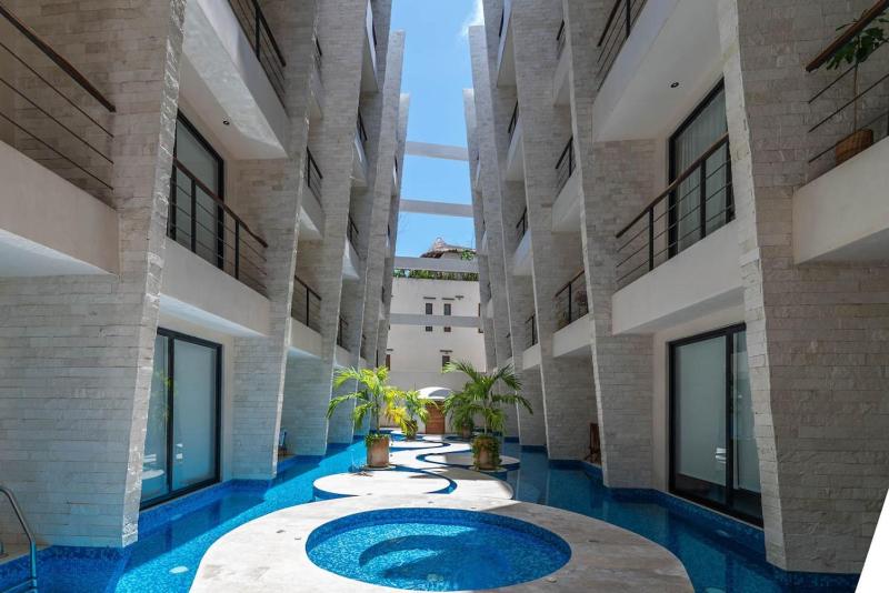 2 BR with Direct Walk-out to Pool Sauna and Gym - image 41