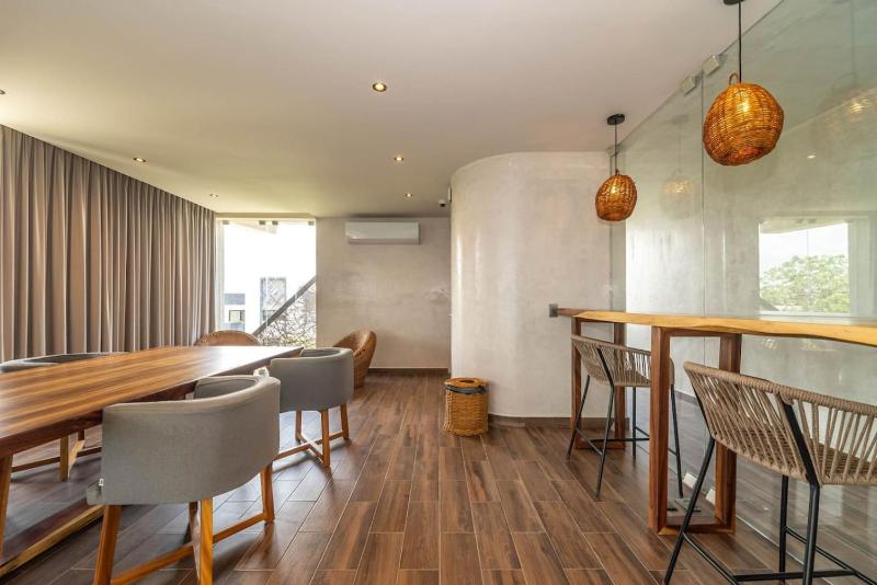 2 BR with Direct Walk-out to Pool Sauna and Gym - image 27
