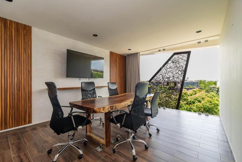 2 BR with Direct Walk-out to Pool Sauna and Gym - image 13