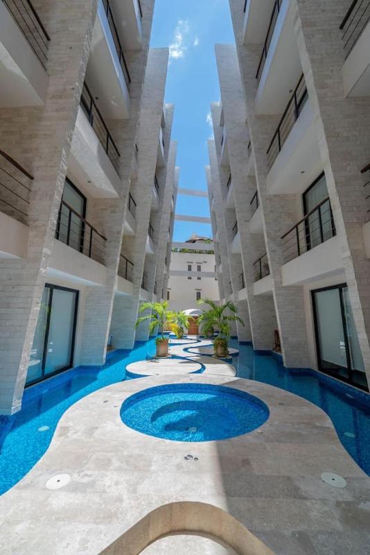 2 BR with Direct Walk-out to Pool Sauna and Gym - image 37