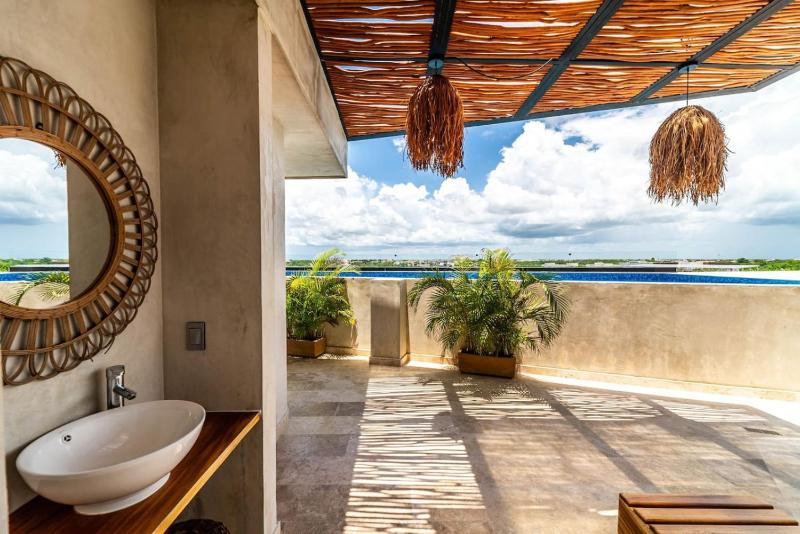 2 BR with Direct Walk-out to Pool Sauna and Gym - image 11