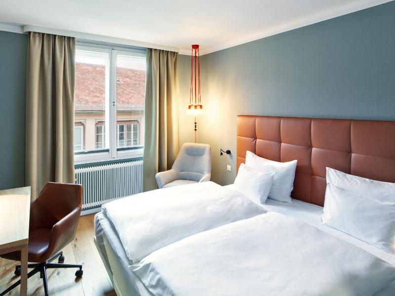 Economy Room image 1