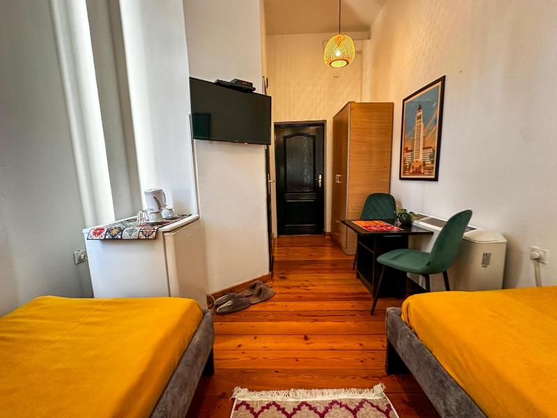 Double Room image 3