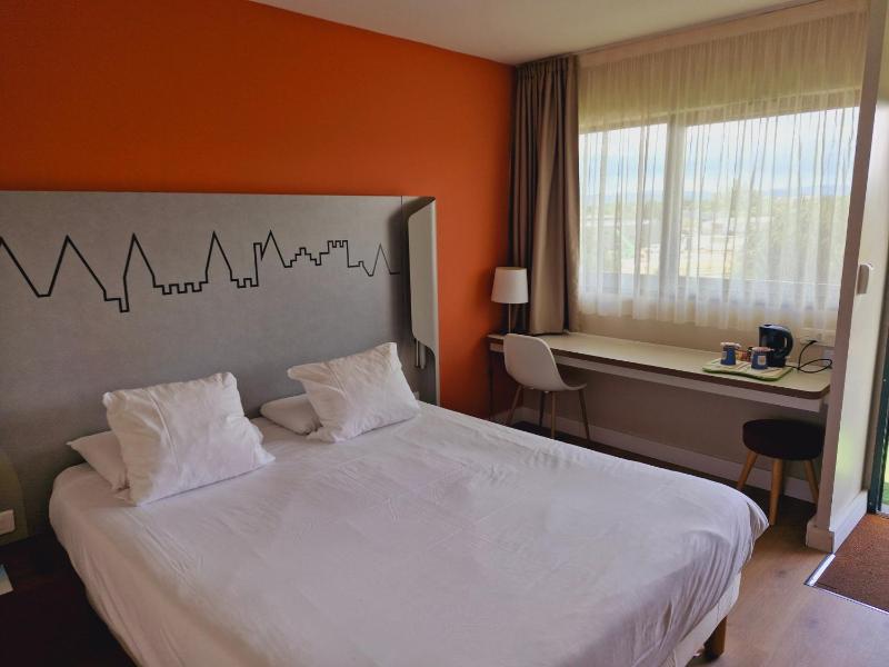 Double Room image 3
