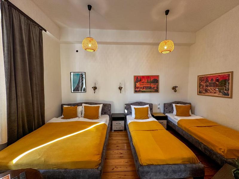 Quadruple Room image 4