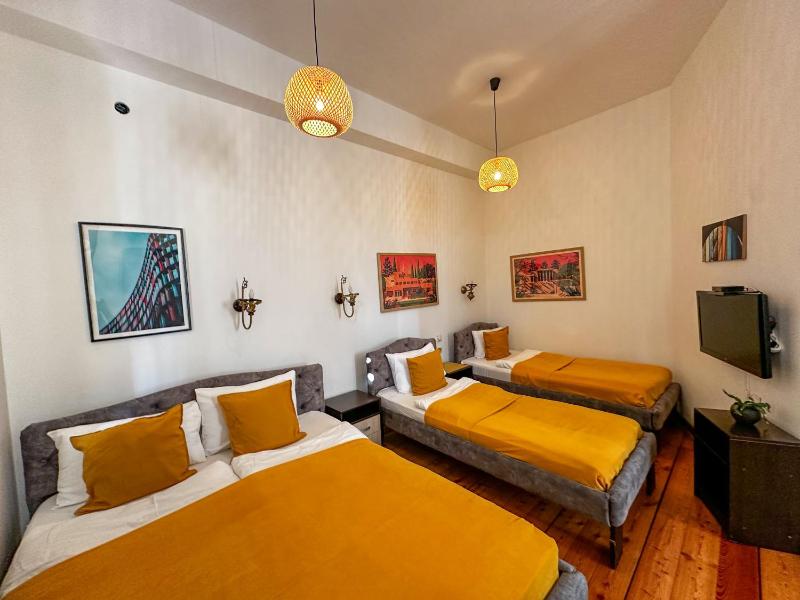 Quadruple Room image 1