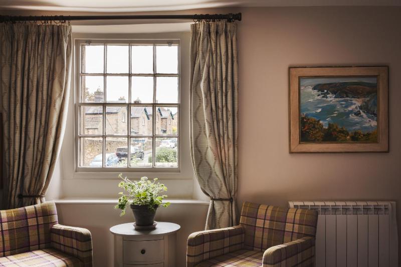 Classic Double Room image 4