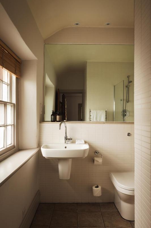 Classic Double Room image 3