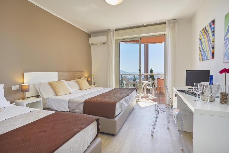Standard Triple Room image 1