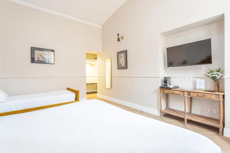 Standard Double Room image 1