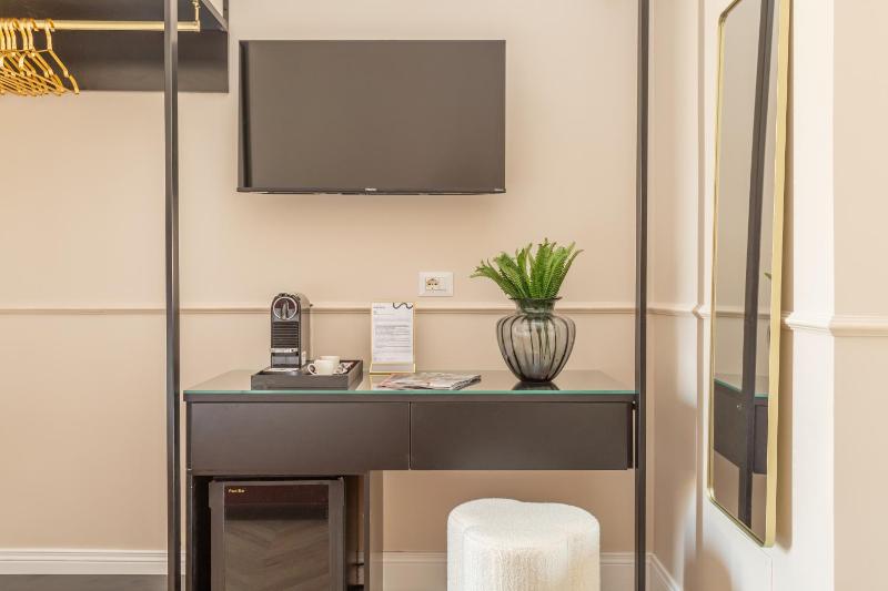 Standard Double Room image 2