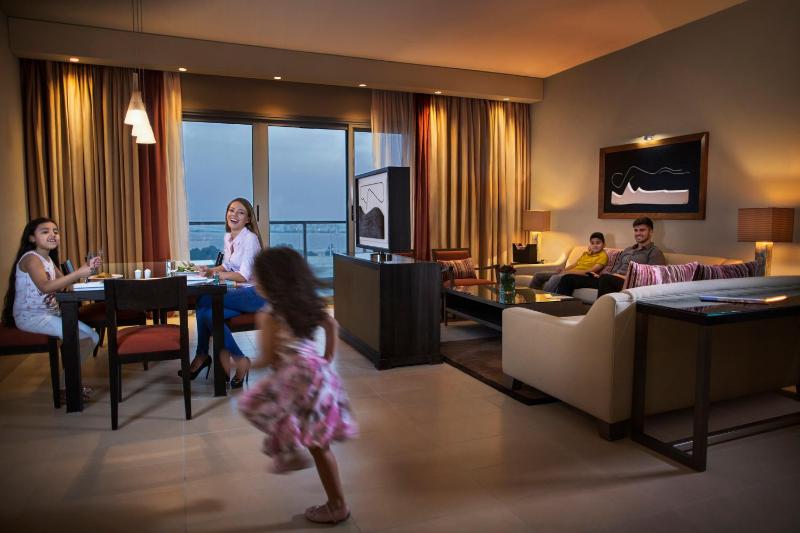 Three Bedroom Apartment image 4