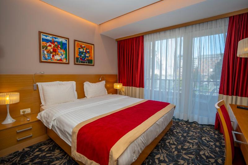 Double Room image 3