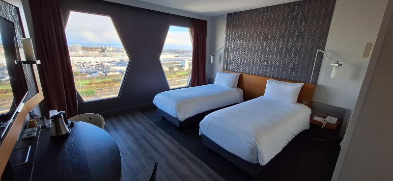 Classic Twin Room image 3