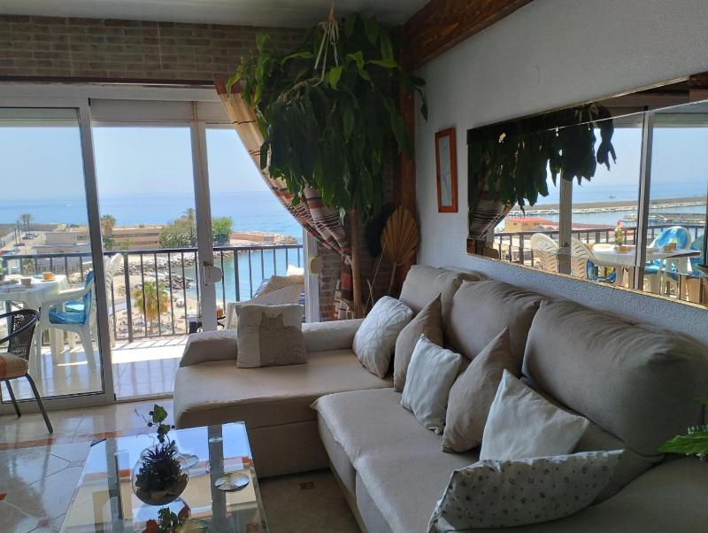 Inviting Apartment in Fuengirola - 100 m² with sea view - image 11