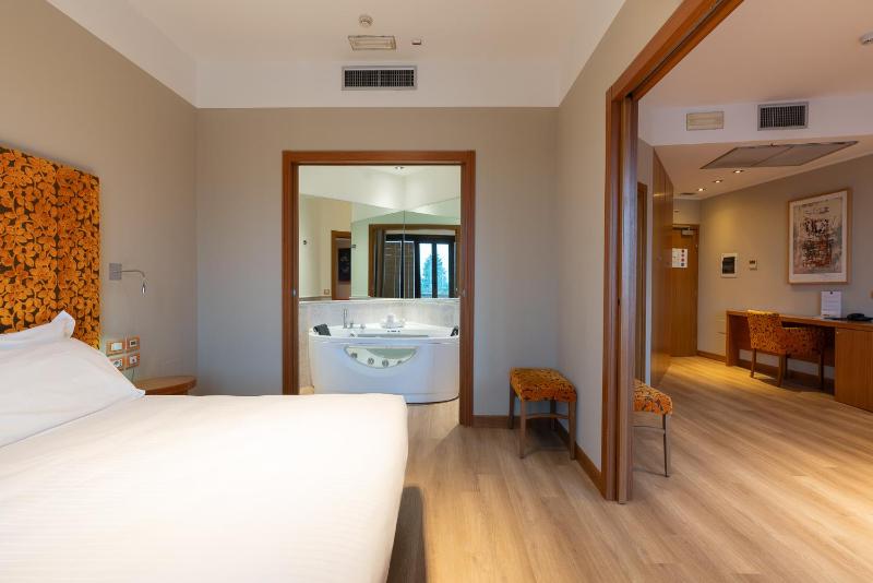 Master Suite image 4