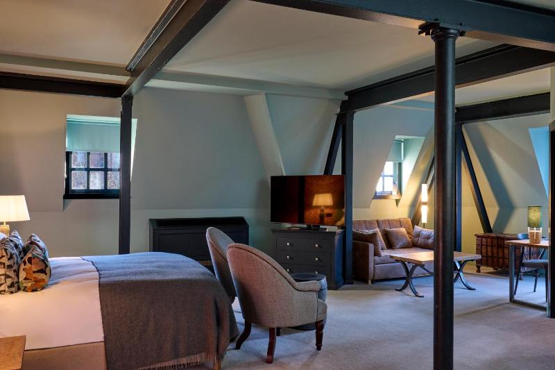 Signature Suite image 3