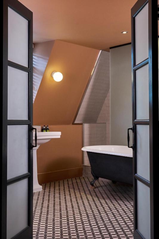 Signature Suite image 2