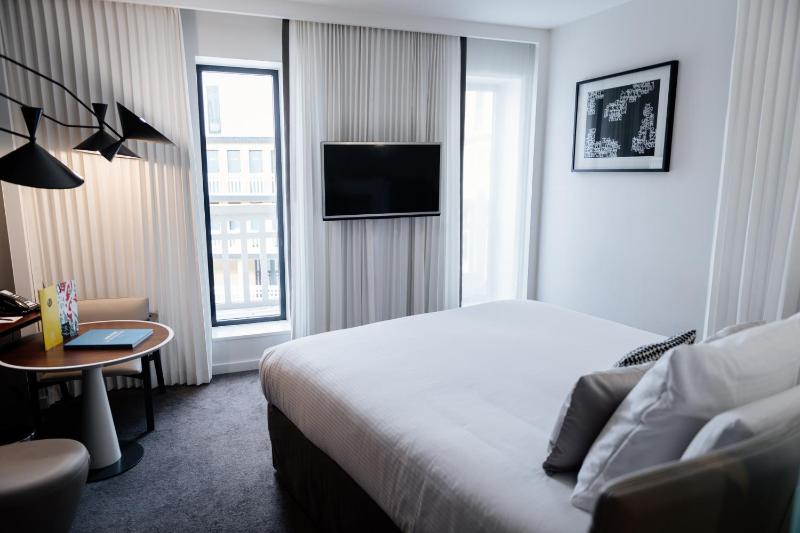 Classic Queen Room image 4