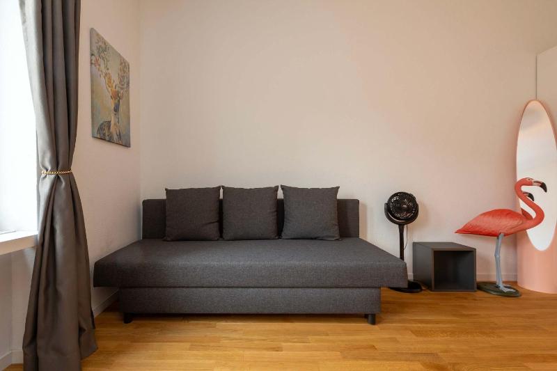 KAYA Zurich Apartment SAPPHIRE - Downtown 2BR Deluxe Apt - image 9