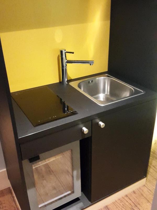 Studio with Kitchenette image 3