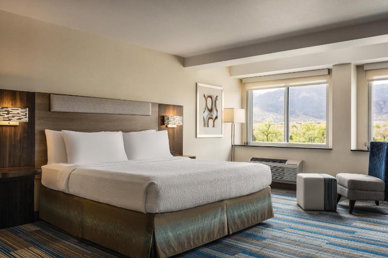 Holiday Inn Express & Suites Colorado Springs Central By IHG - image 3