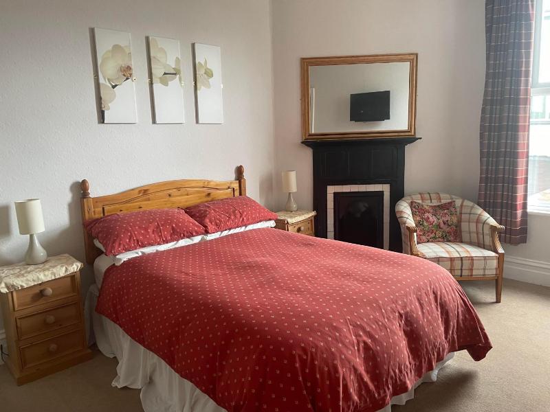 Single Room with Shower image 3