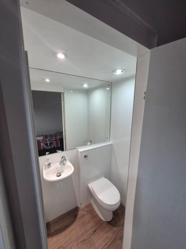 Standard Twin Room image 3