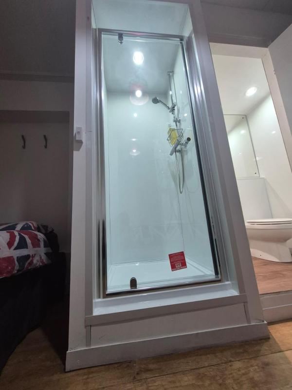 Standard Twin Room image 4