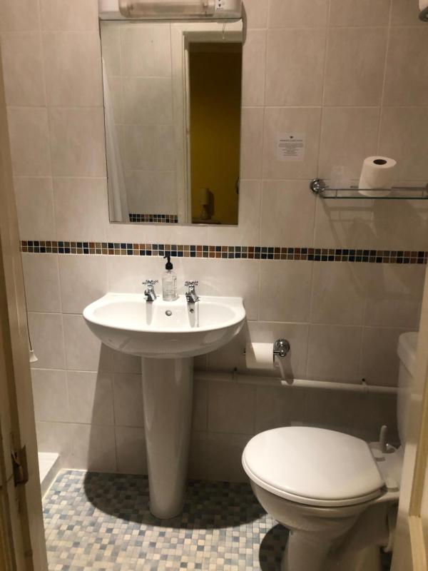 Single Room with Shower image 2