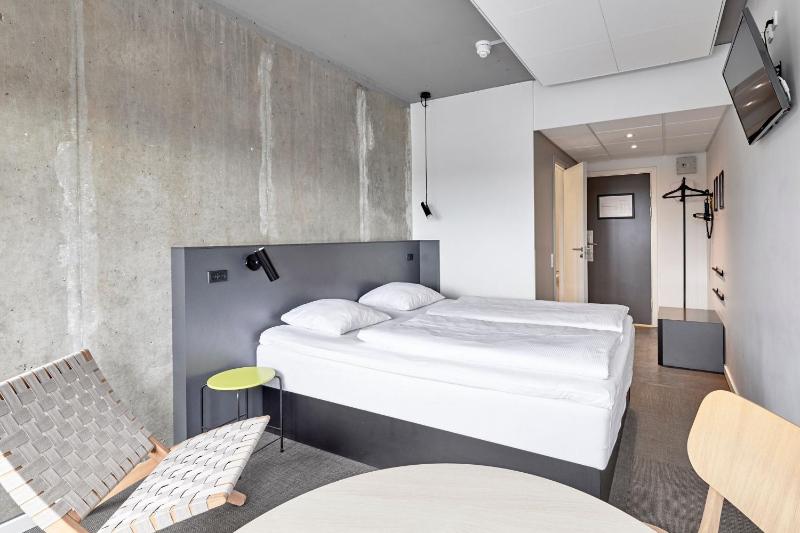 Standard Double Room image 4