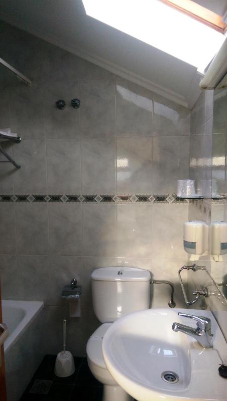 Economy Double or Twin Room image 2
