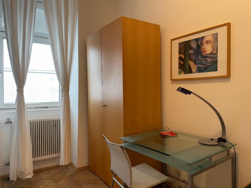 Single Room image 3