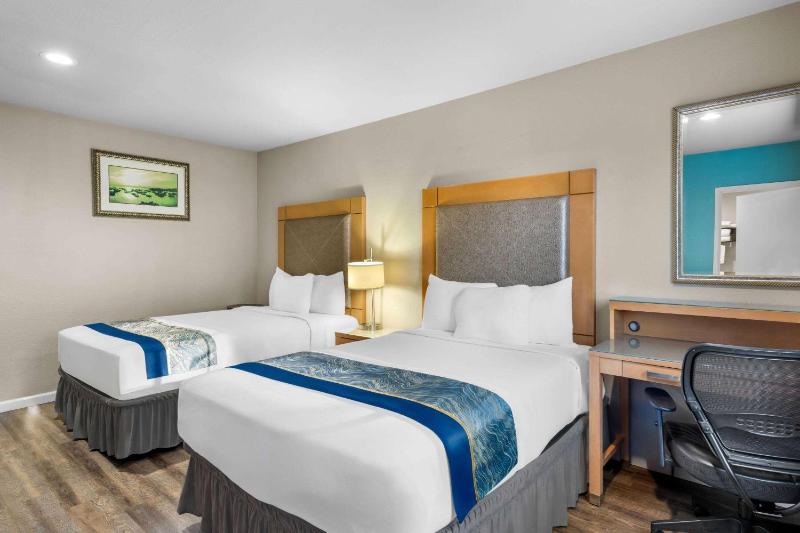 Standard Room with Two Double Beds image 3