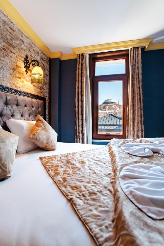 Superior Triple Room image 4