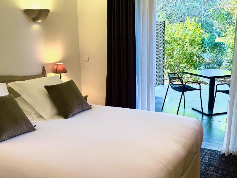 Standard Double Room with Shower image 1