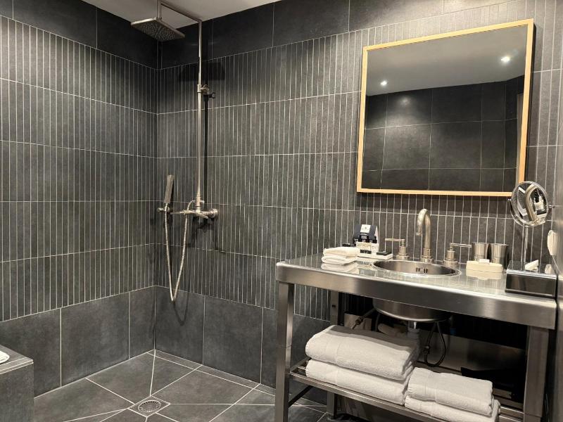 Standard Double Room with Shower image 4