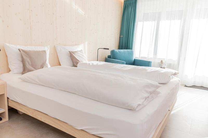 Superior Double Room with Balcony image 4