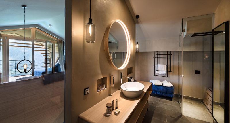 King Suite with Spa Bath image 4
