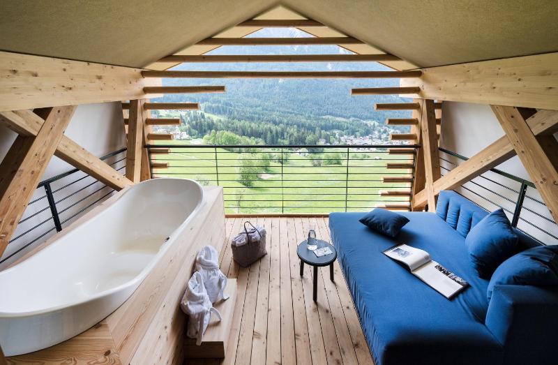 King Suite with Spa Bath image 3