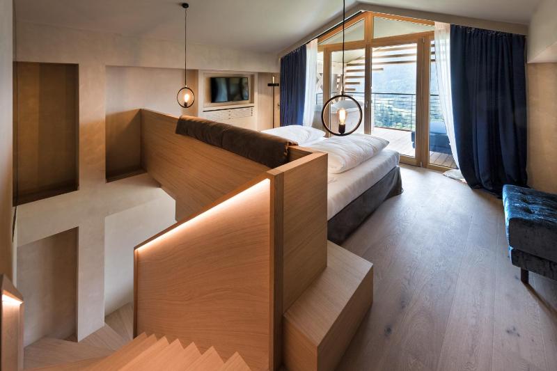 King Suite with Spa Bath image 2