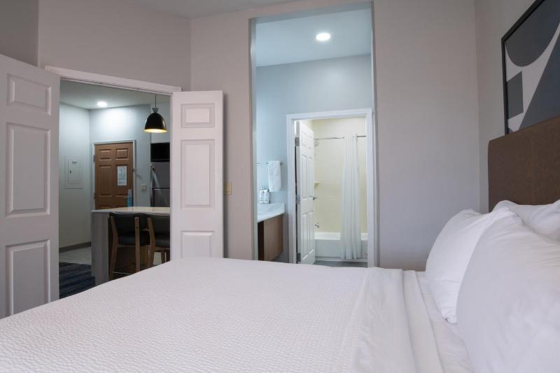 Two-Bedroom Suite image 2