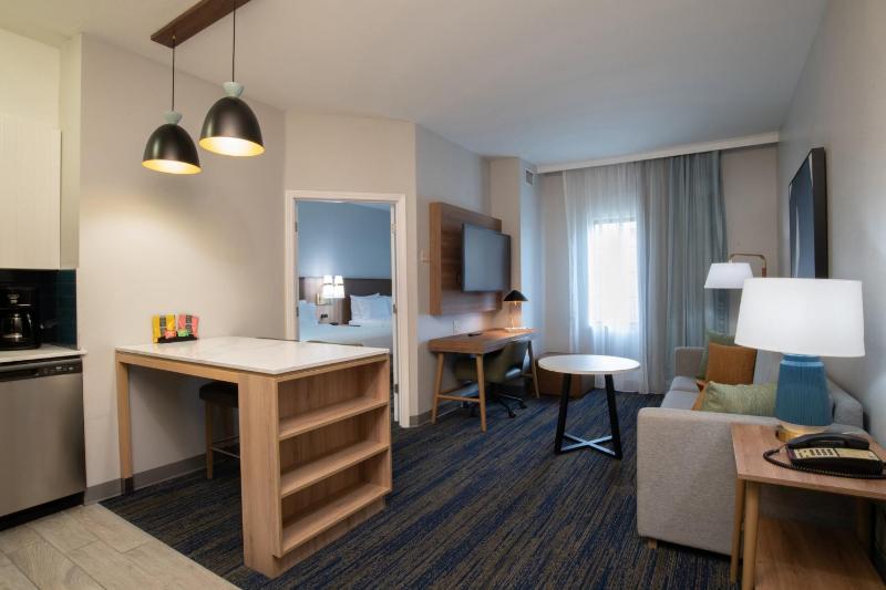 One-Bedroom Queen Suite image 3