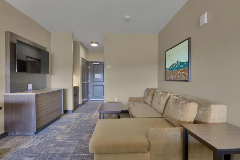 King Suite with Sofa Bed image 3