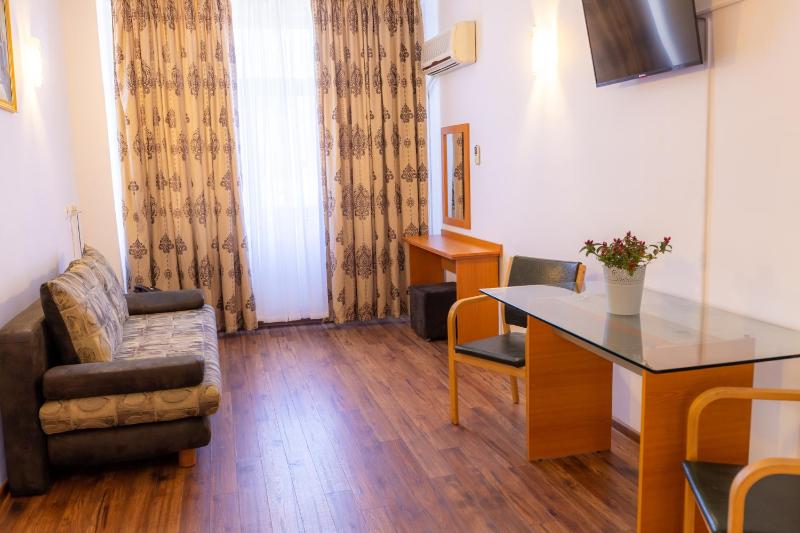 One-Bedroom Apartment image 3
